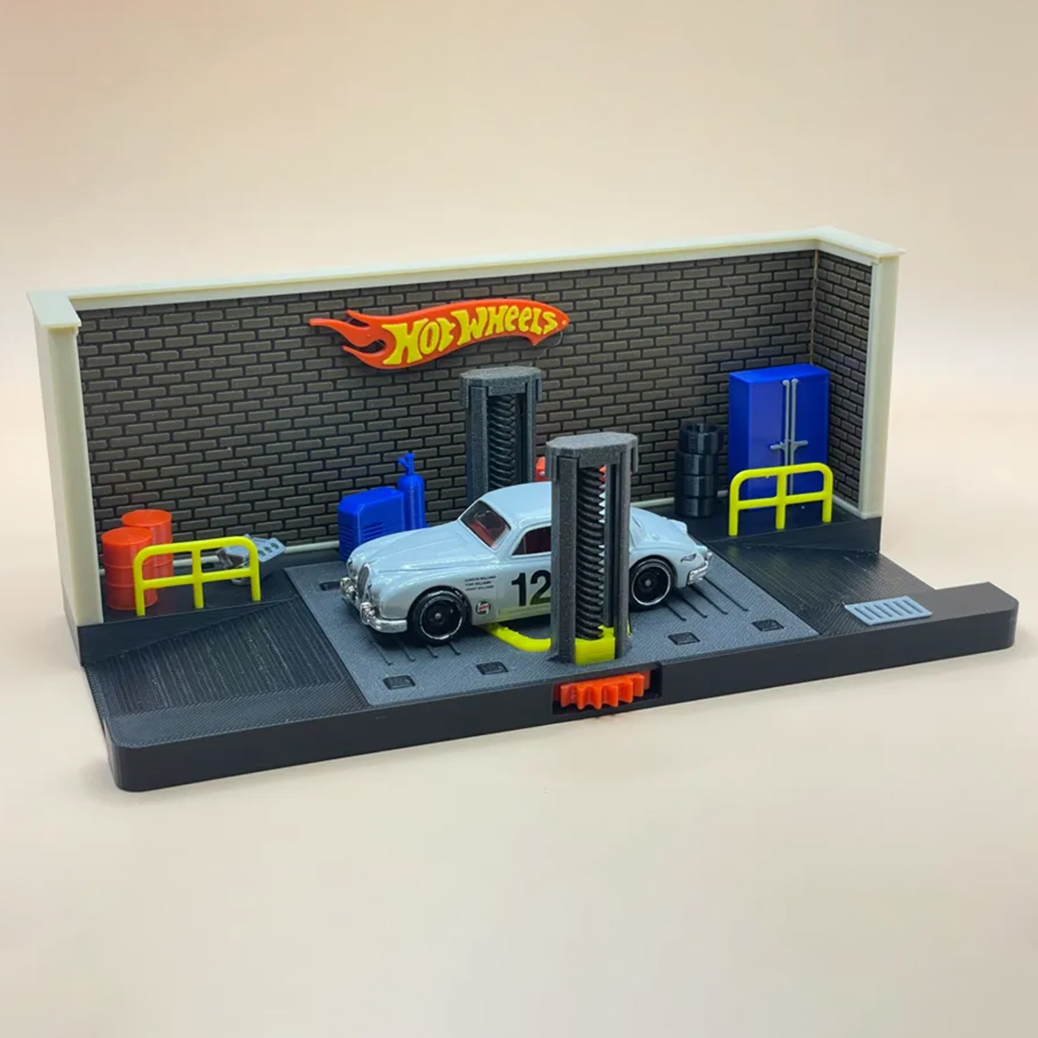 Garage Diorama - 1:64